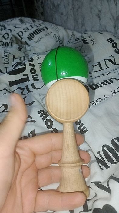 Vând kendama krom pop verde, ușor negociabil