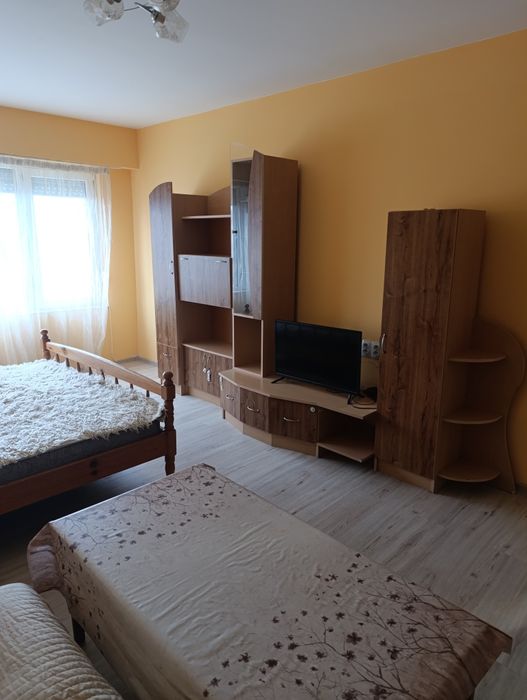 Дава се под наем Тристаен апартамент в Димитровград - 90 кв.м за 199.41 € - Снимка #1