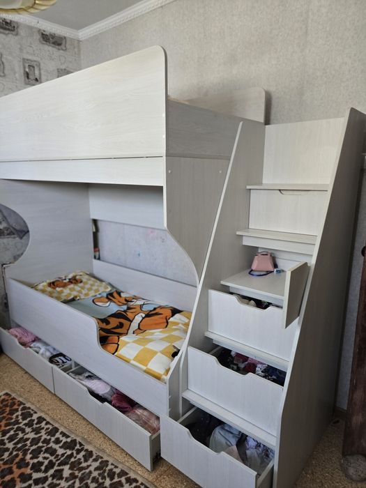 Продам двухъярусную кровать