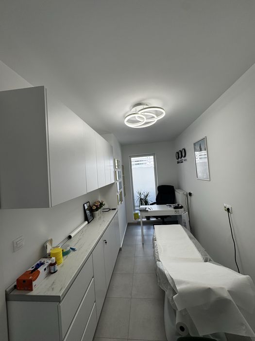 Inchiriez spatiu comercial + loc parcare Maurer
