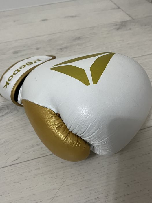 Боксерская перчатка