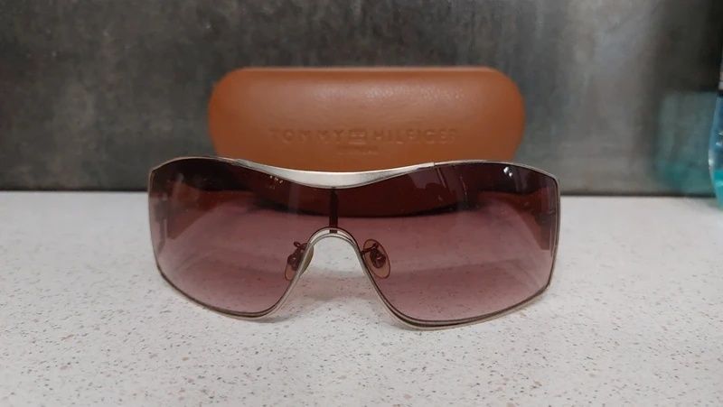 Ochelari de soare Tommy Hilfiger – Aurii, lentile degrade, cu toc