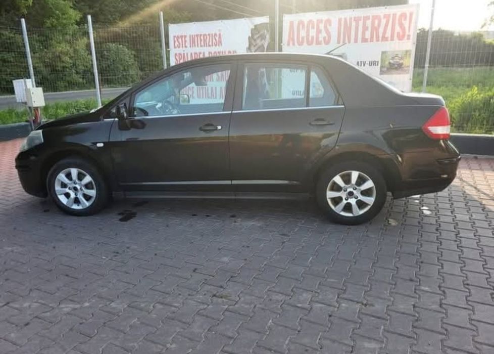 Vând Nissan Tiida
