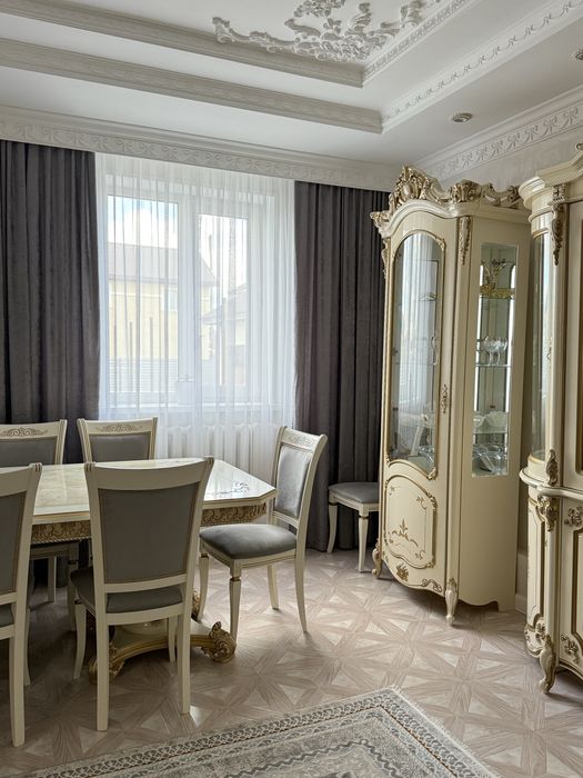 Серванты, комод, стол и стулья