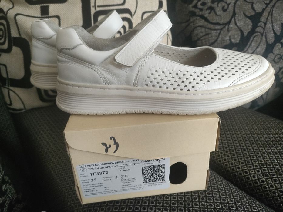 Туфли на девочку кожанные