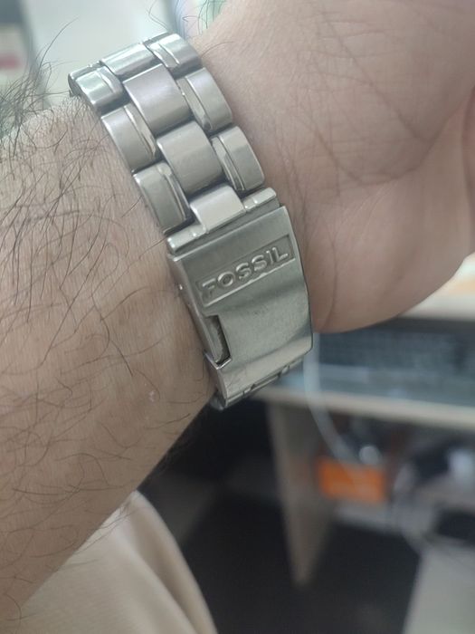 Срочно продам часы Fossil