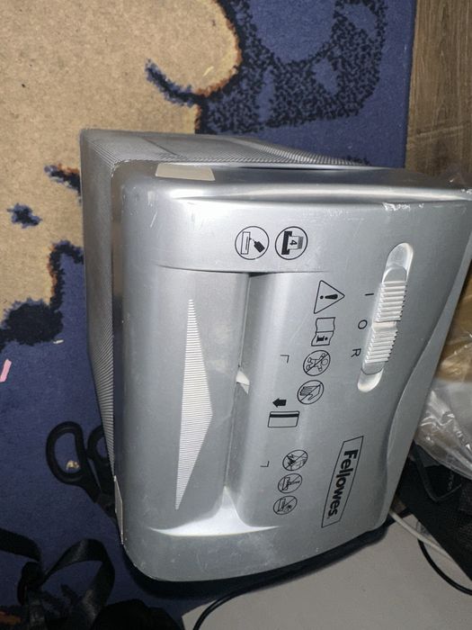 Уничтожитель документов Fellows.