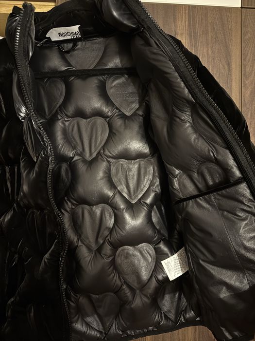 Яке Love Moschino ново