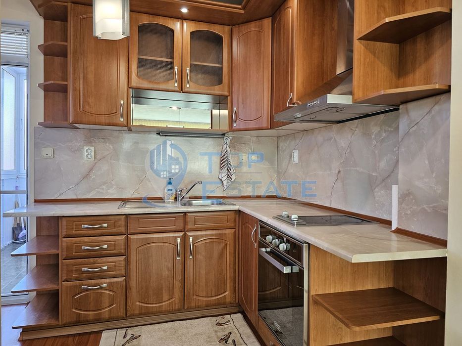 Многостаен, обзаведен апартамент в широкия център в град Велико Търно