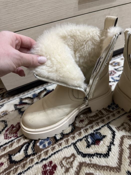 Продам зимние ботинки