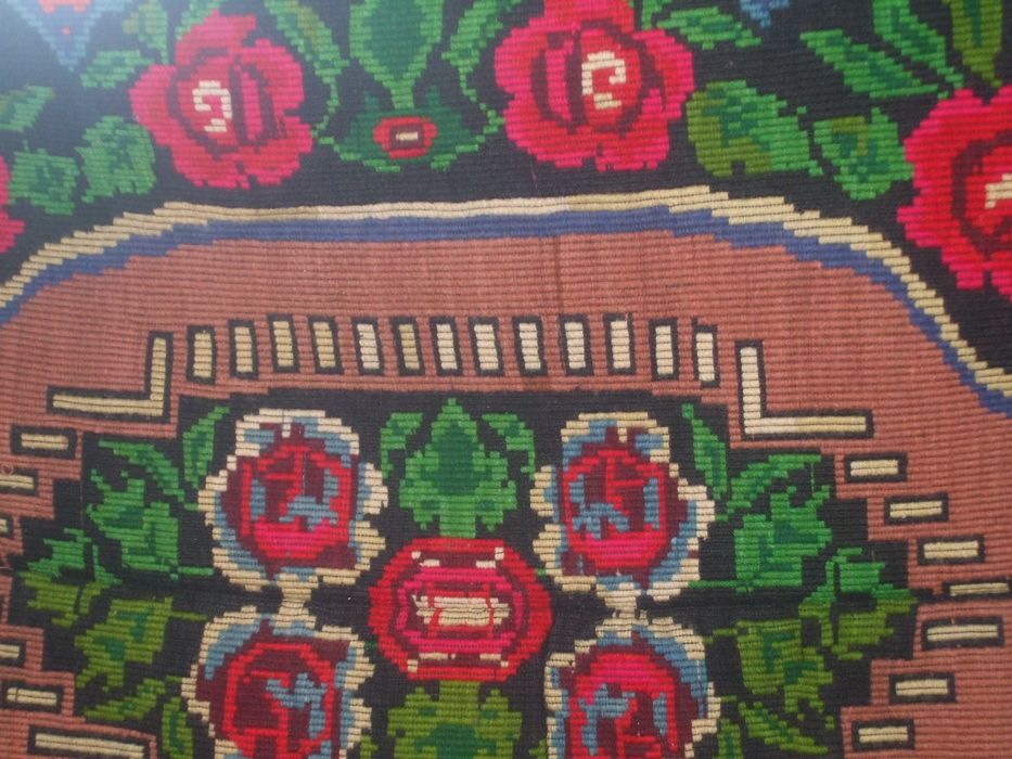 Cuverturi noi traditionale cu diferite broderii