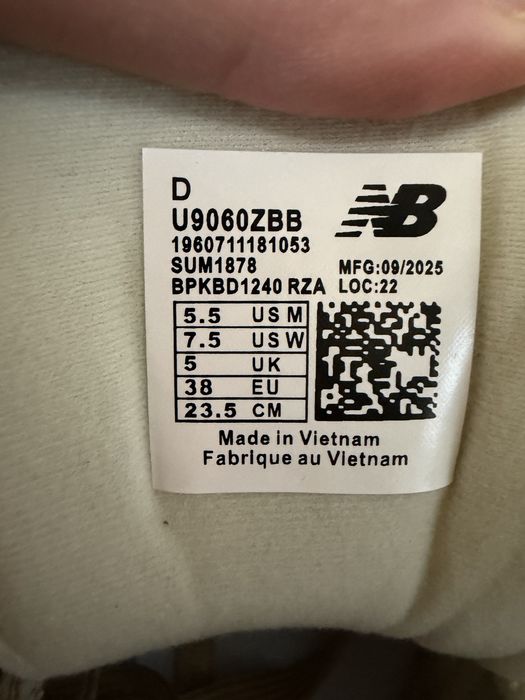 Adidasi New Balance 9060