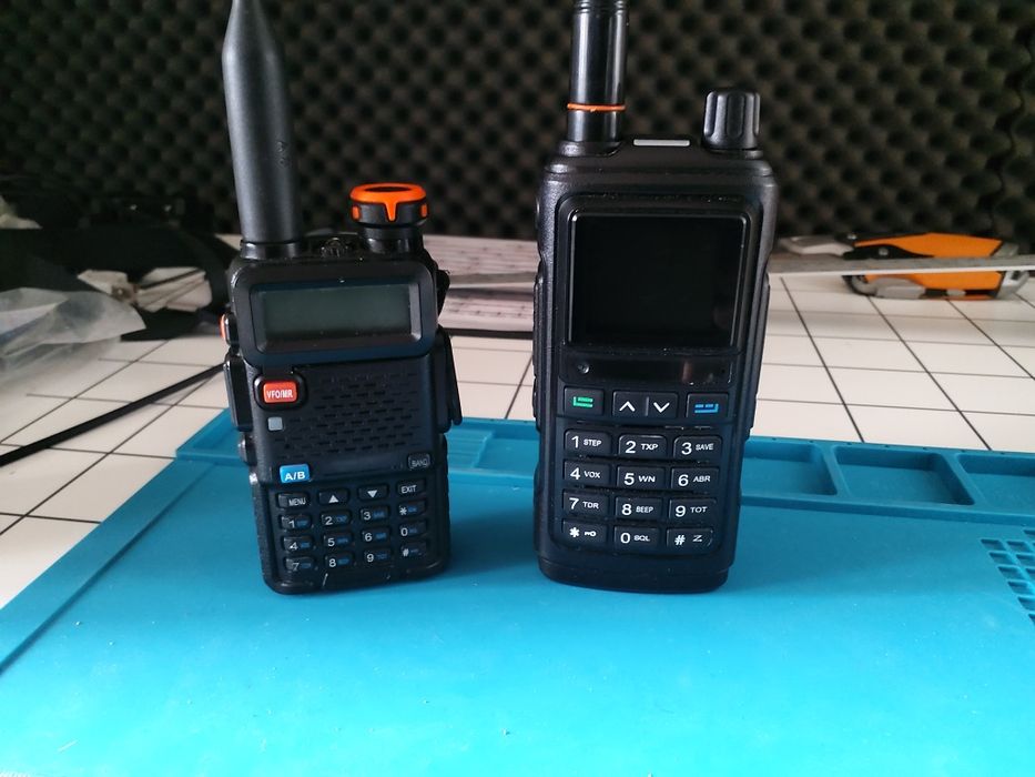 Vand Baofeng UV-5R Tri-Power si Baofeng UV-17R