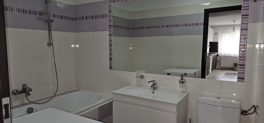 Vand apartament 3 camere Floresti