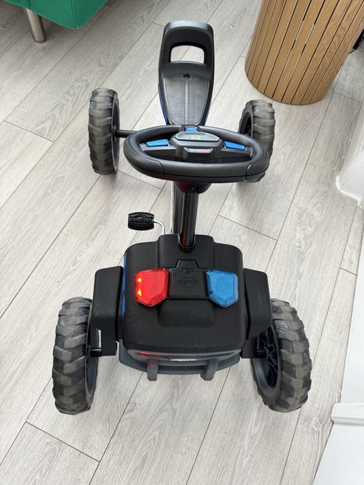 Masina politie  cu pedale pentru copii 3-6 ani