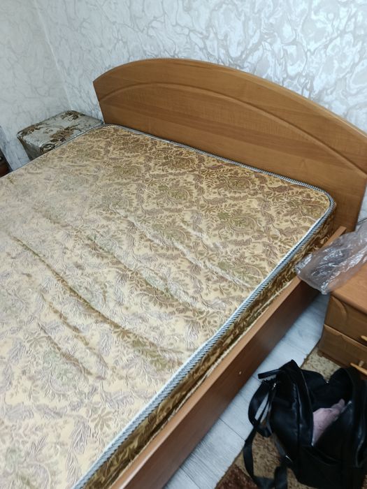 Отдам 2-х спальную кровать