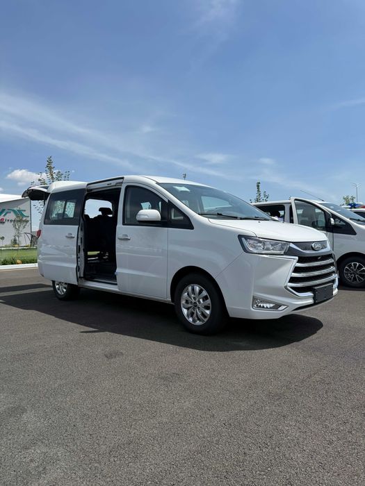 JAC M4 minivenlari sotuvda tayyor