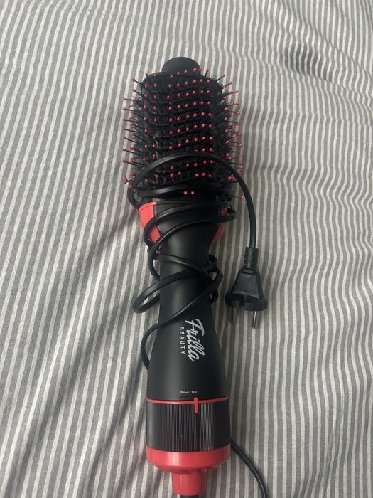 Четка-сешоар, почти неизползвана