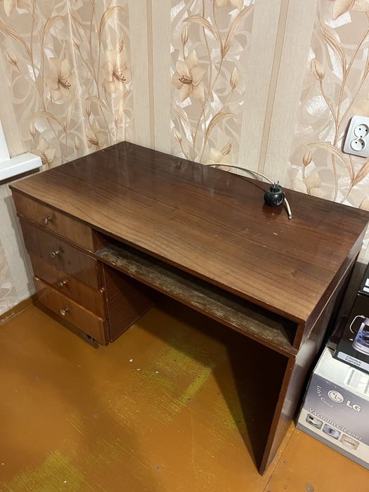 Отдам бесплатно стол