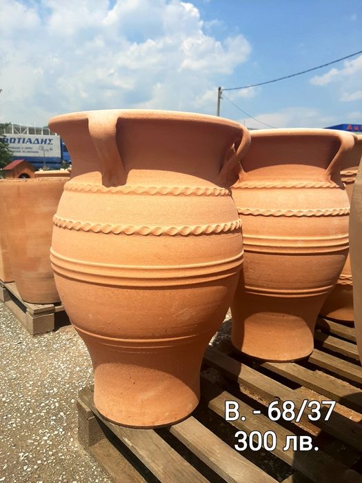 Глинени саксии и поставки от ковано желязо