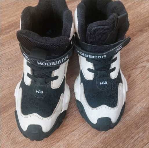 Демисезонные кроссовки на мальчика 39 размер.