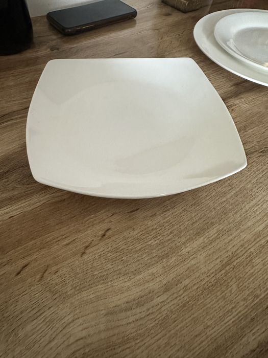 Продам тарелки разных видов белые все