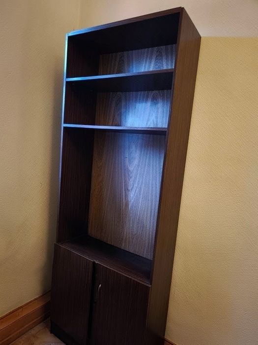 Продается книжный шкаф в отличном состоянии