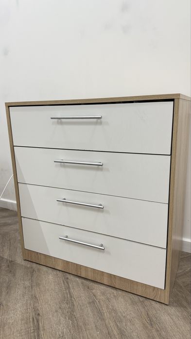 Комод с выдвижными ящиками