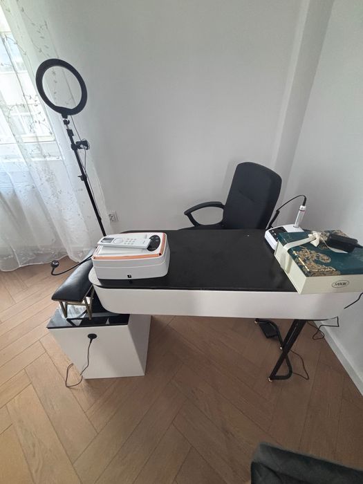 Scaun cosmetică, canapea, masă manichiură cu aspirator + freză cadou