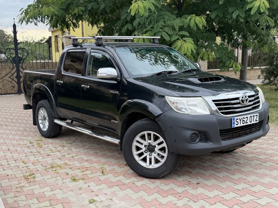 TOYOTA Hilux