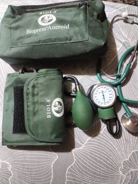 Продам тонометр механический