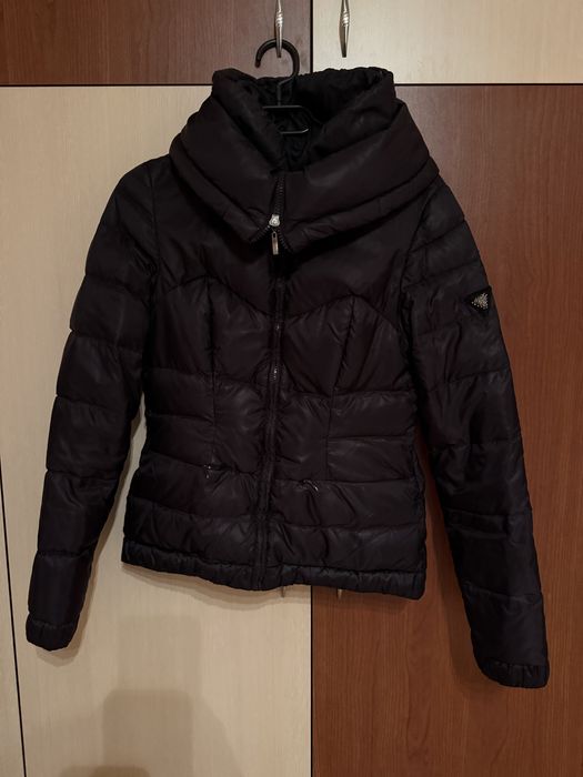 Guess яке черно гъши пух XS оригинално