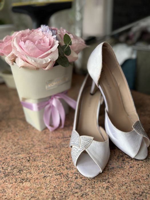 Свадебное платье, туфли лодочки