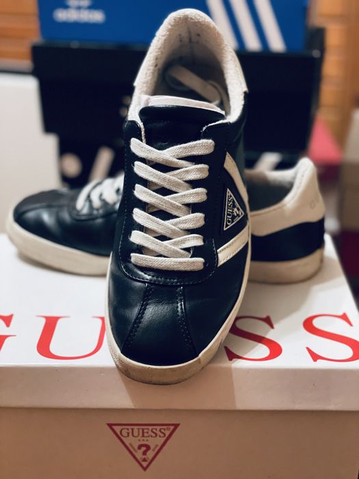 Обувки Guess - дамски