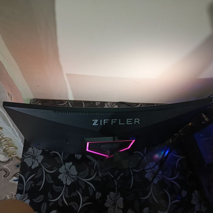 Kuchli gaming Momitor