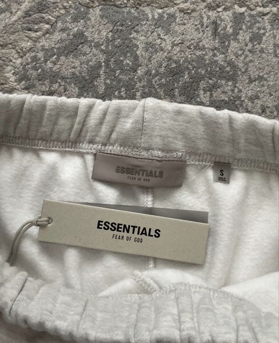 Pantsloni essentials