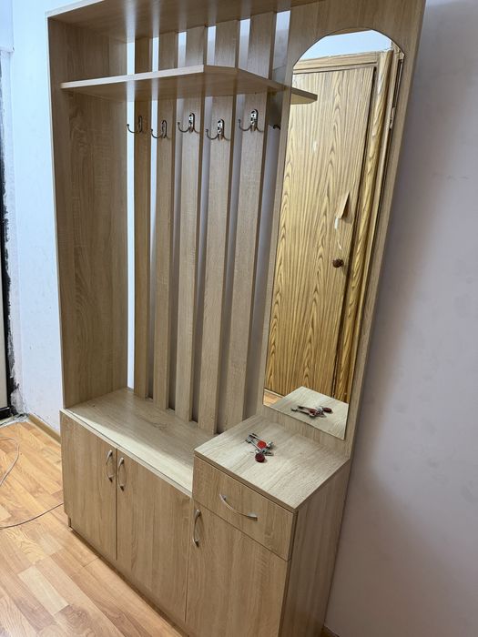 Продам прихожую в коридор
