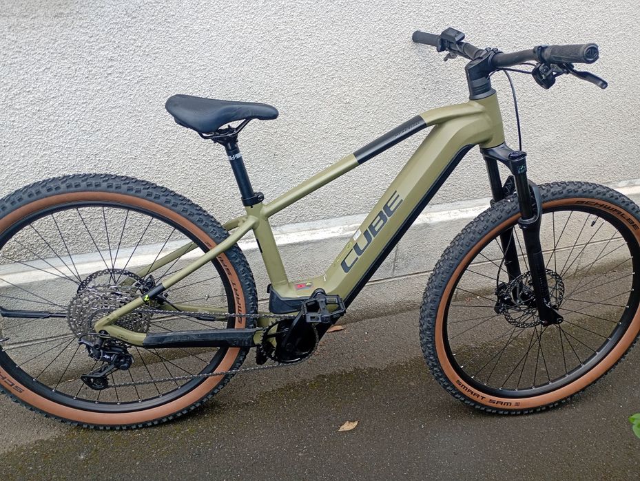Bicicleta electrica Cube 750