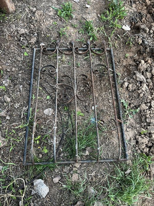 Железная решетка окон