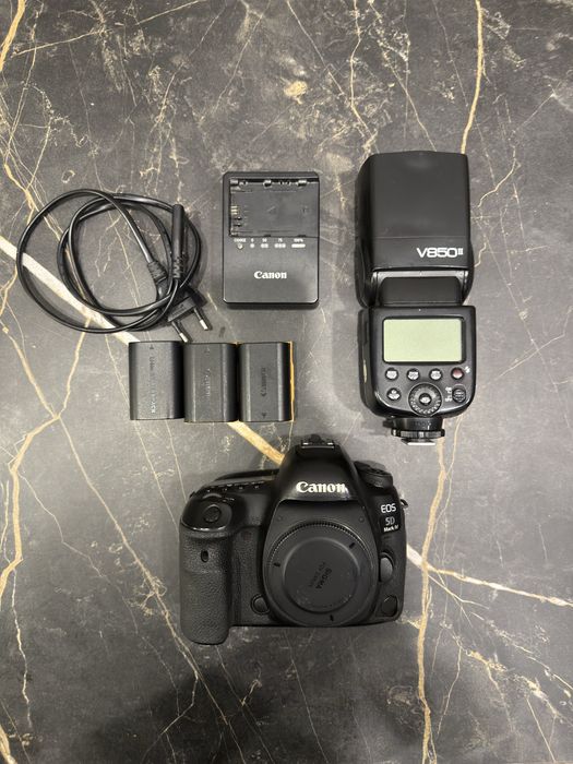 Продам Canon EOS 5D Mark IV + Godox V850 || + 3 АКБ