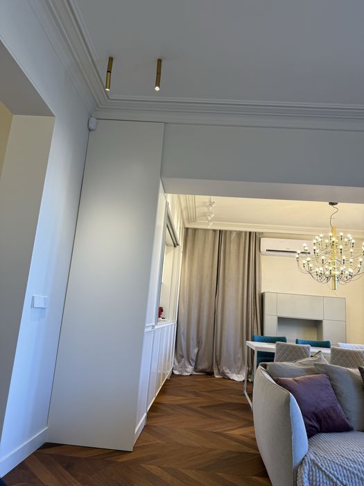 Дава се под наем Тристаен апартамент в София, Медицинска академия - 70 кв.м за 1250 € - Снимка #1