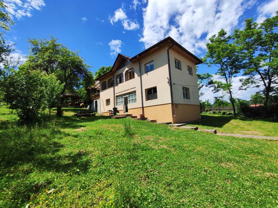 Casa cu 2 apartamente + teren 9184 mp in Vulcana Băi, județul Dambovita