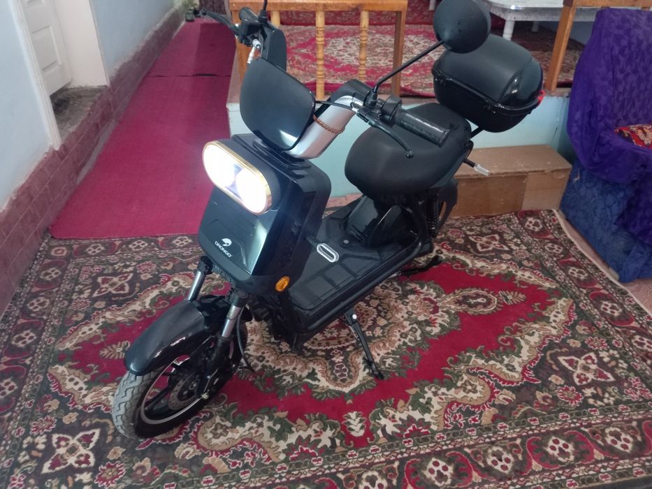 skuter sotiladi holati yaxshi yangi