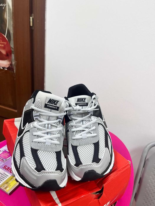 Продам мужские кроссовки NIKE