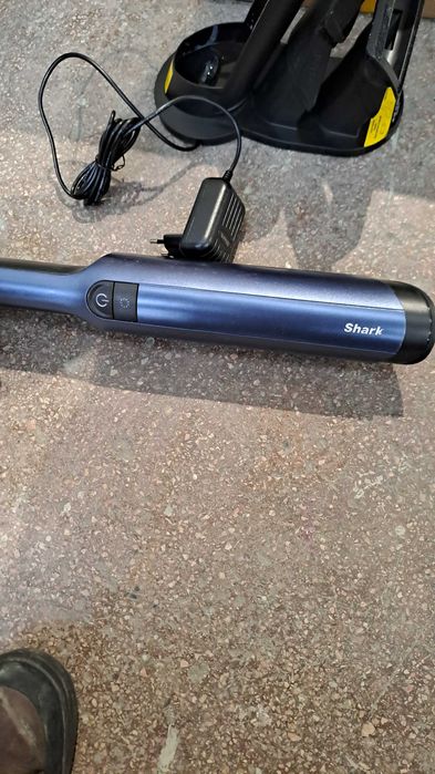 Aspirator de mână Shark WV270EU – fără fir, HEPA, funcțional