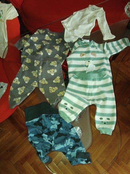 Детски дрехи от размер от 6 до 9 месеца