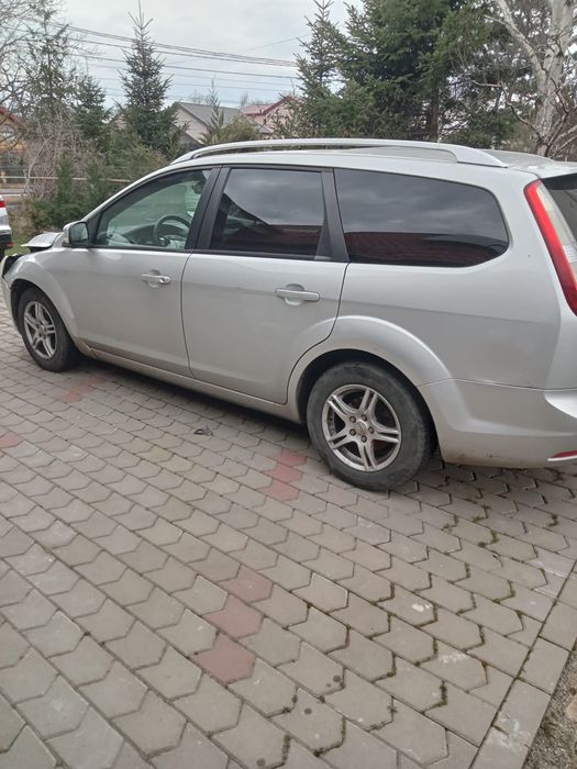 Ford Focus break benzina 1.6 an 2011 – avariat (ideal pentru reparații