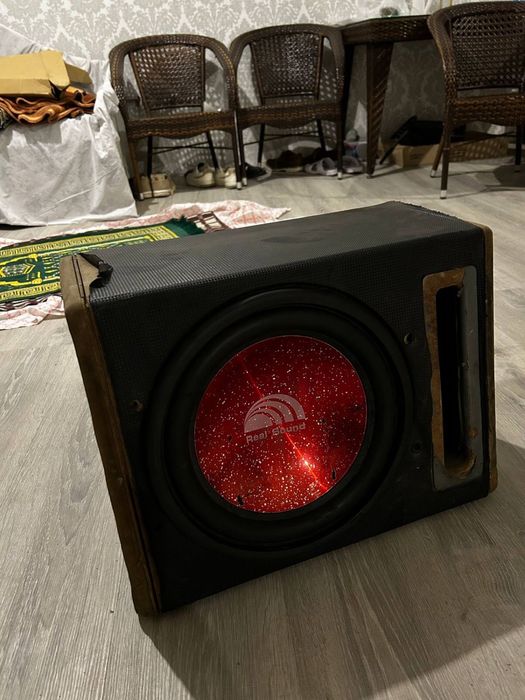 Сабвуфер.        .