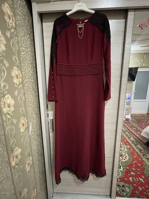 Zudlik bilan ayollar kiyimlari sotiladi