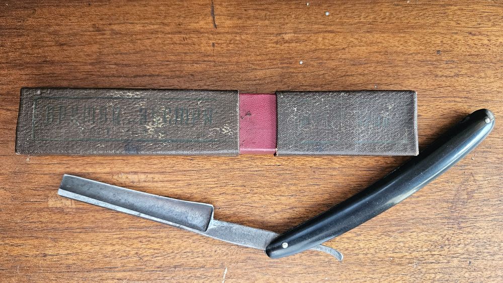 Бръснач Crown & Sword